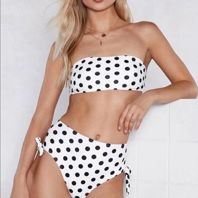 Nuevo con etiquetas Conjunto Nasty Gal Lunares Sin Tirantes Bikini Top de Natación Blanco Negro Cintura Alta S Foto 1 de 4