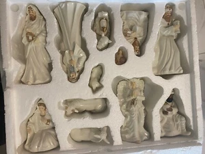 Nativity Set White Fine Porcelain Christmas Holiday without Gold Frame Mirror - Picture 1 of 12