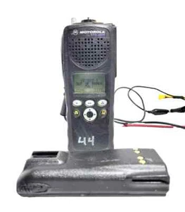 Motorola XTS2500 700-800 MHz P25 radio digitale H46UCF9PW6AN CON BATTERIA - Foto 1 di 6
