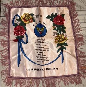 F.E. Federa cuscino raso Warren Air Force Base Wyo souvenir cara madre 18”x18” - Foto 1 di 4