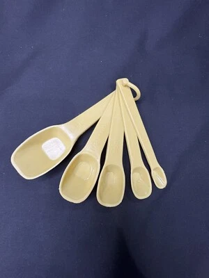 Vintage Tupperware Measuring Spoon Set of Five w/Ring Nesting Set Yellow - Image 1 of 2