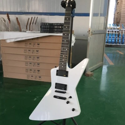 Explorer'84 James Hetfield White Solid Electric Guitar Black Hardware HH Pickup - Image 1 of 4