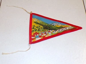 Bandierina NEVACHE 1595 m. Névache Francia Gagliardetto Vespa Lambretta bandiera - Picture 1 of 2