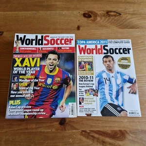 Juego completo de revistas de fútbol mundial 2011 y edición de verano en muy buen estado/excelente - Imagen 1 de 24