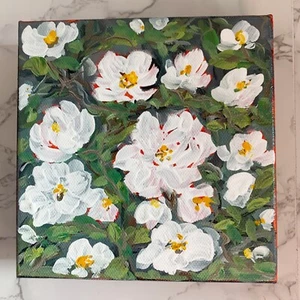 Hand-Painted Floral Canvas Wall Art Painting 6x6 White Flowers Green Background - Bild 1 von 6