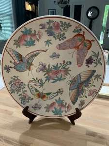 Vecchio piatto caricatore orientale cinese Chop dipinto fiori farfalla firmato arte 12" - Foto 1 di 8