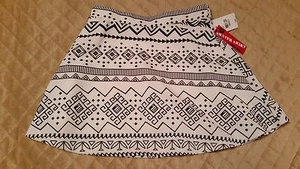 NWT Hot Kiss Black and WHite Tribal Print Mini Skirt (S juniors) - Picture 1 of 2