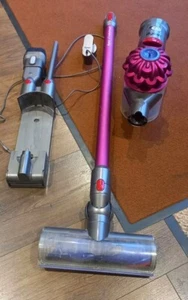 DYSON V7 SV11 MOTORHEAD Cordless Handheld Hoover Vacuum Cleaner Charger Tools - Picture 1 of 11