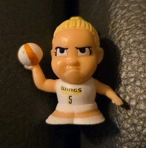 2025 WNBA TeenyMates Series 1 Paige Bueckers Dallas Wings, NEW - Picture 1 of 2
