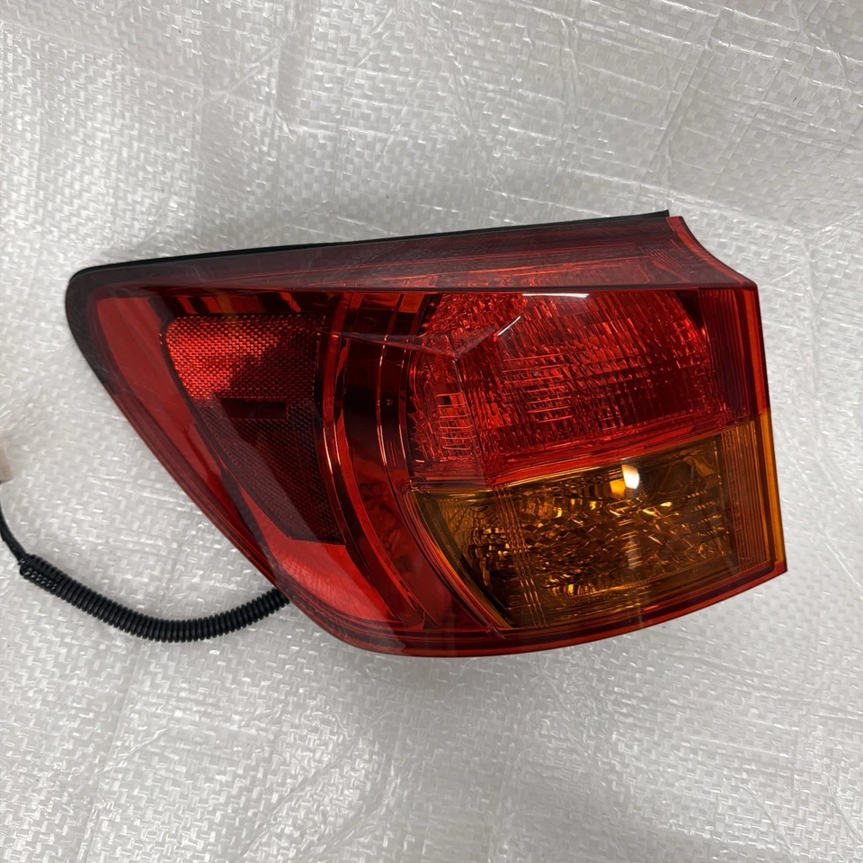 Conjunto de luz trasera izquierda lado conductor Lexus IS250 IS350 2006-2008 FABRICANTE DE EQUIPOS ORIGINALES Foto 1 de 4