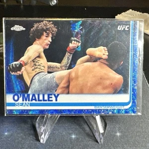 Tarjeta refractor onda azul cromo Topps UFC 2019 Sean O'malley/75 - Imagen 1 de 2