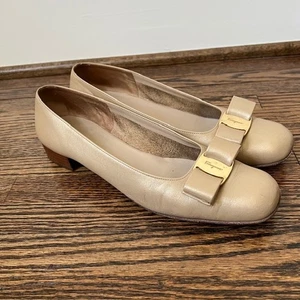 VTG Salvatore Ferragamo Gold Metallic Vara Bow Leather Ballet Pumps Womens 9.5AA - Picture 1 of 11