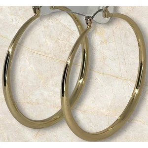 Orecchini a cerchio medio tono oro eleganti minimalisti trendy stile chic moda nuovi con etichette - Foto 1 di 10