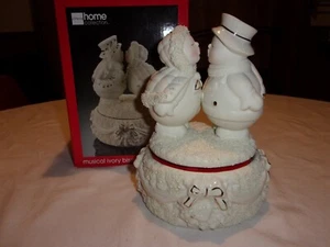 MUSICAL TWO-PIECE WIND-UP BISQUE SNOW COUPLE "LET ME CALL YOU SWEETHEART" IN BOX - Imagen 1 de 11