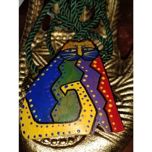 Hand-Painted Cat Pendant Signed Nina – Coconut Shell Artisan Jewelry - Picture 1 of 6