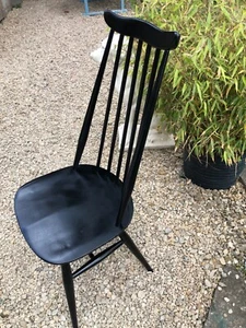 Ein Ercol Goldschmiedestuhl - schwarz lackiert - Bild 1 von 4