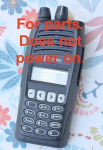 Tait TP8140-H500 radio portative 400-470MHz. T03-0000-CAAA FOR PARTS NO power on - Imagen 1 de 11