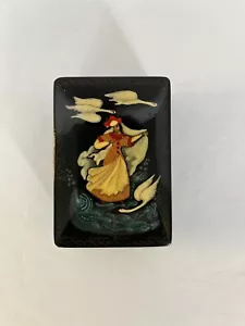 Small Vintage Russian Hand Painted Lacquer Jewelry Trinket Box Signed - Picture 1 of 6