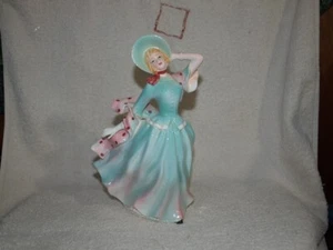 Vintage UCAGCO Ceramica Giappone Lady Statuina Abito Blu Soffiato nel Vento Fioriera! - Foto 1 di 6
