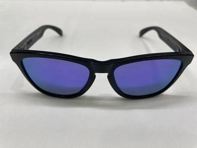 106 - Gafas de sol Oakley Frogskin negro mate - violeta iridio - casi como nuevas Foto 1 de 4