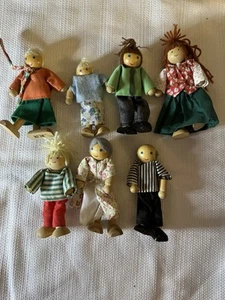 Lot of 7 Wooden Dollhouse Family Figures Ryans Room RR Dolls - Picture 1 of 8
