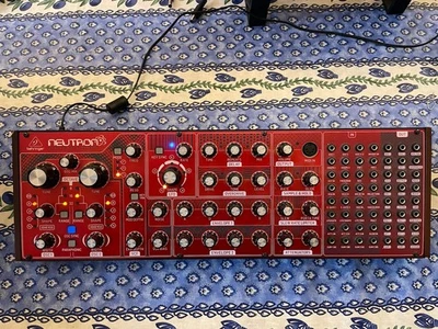 Vendo qui il mio Behringer Neutron in ottime condizioni - Bild 1 von 3