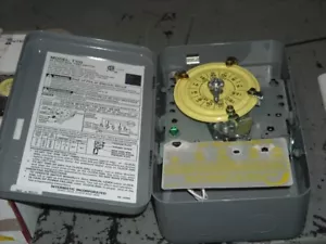 Intermatic T103 24hr Timer - Picture 1 of 4