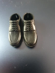 1 par de zapatos de silicona de plástico negro para muñecas tamaño Ken gratis Reino Unido P&P - Imagen 1 de 5