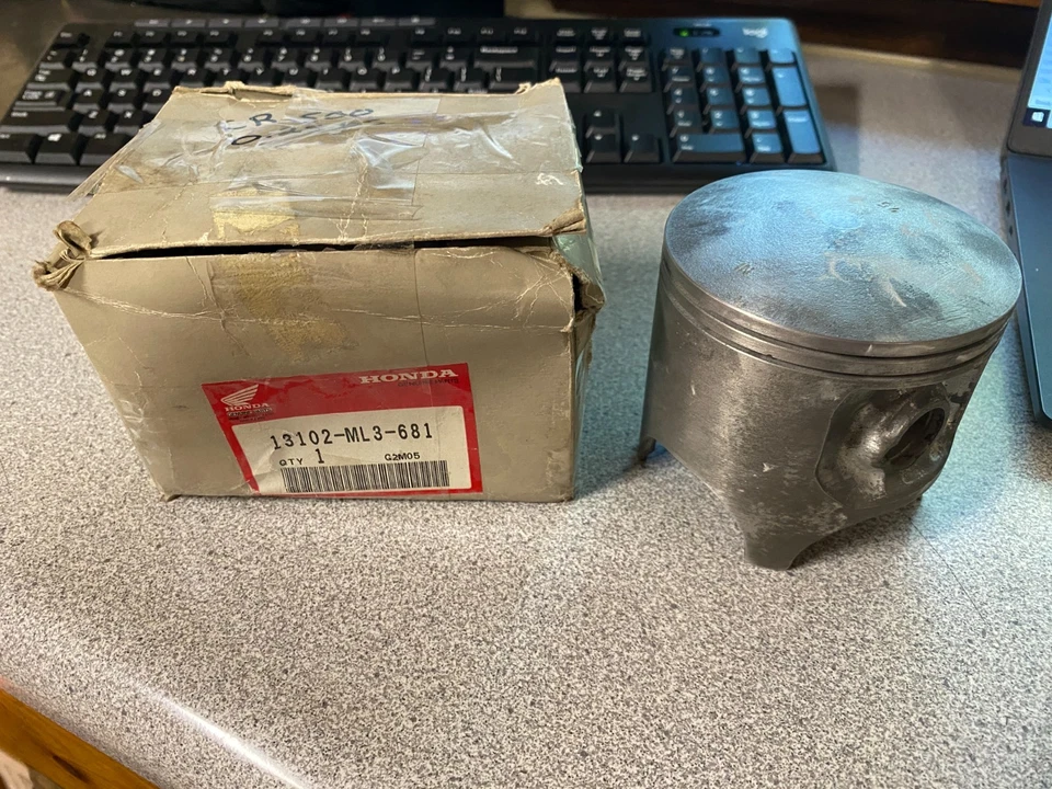 Nuevo de Lote Antiguo Honda OEM 1982-83 CR480R 1984-01 CR500R .25mm OS PISTÓN 13102-ML3-681 Foto 1 de 1
