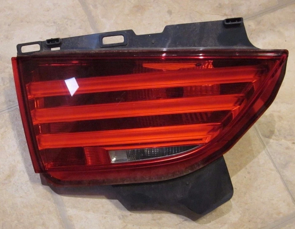 Luz de freno trasera izquierda interior OEM 63217199637 BMW F07 550i 535ix GT 10-16 Foto 1 de 4