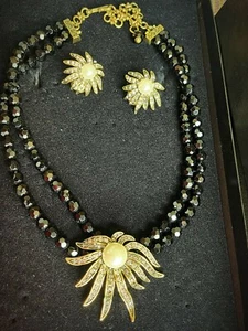 Heidi Daus Pearl and Rhinestone Flower Necklace and Matching Earrings NRFB - Picture 1 of 3
