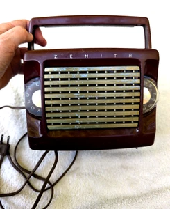 ZENITH T402Y Portable Vintage 1955 Radio AM Broadcast, Owl Eyes, Rehab or Parts - Picture 1 of 18