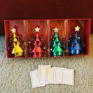 Pier 1 Importaciones Lámina Multicolor Brillante Árbol de Navidad Lugar Portatarjetas Set 4 - Imagen 1 de 19