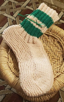 Calcetines Deportivos Unisex Hechos a Mano Tejidos Beige y Verde Adulto Talla L~ 11"L Foto 1 de 4