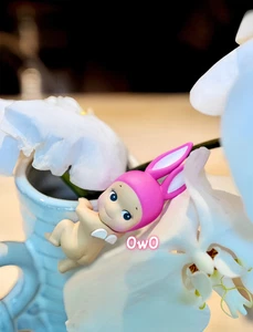 Authentic Sonny Angel HIPPERS Looking Back Series Rabbit Mini Doll Toy - Picture 1 of 1