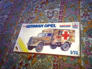 ESCI GERMAN OPEL AMBULANCE ART.8342 1:72 NEW IN BLISTER SU SPRUE 1989 - Foto 1 di 1
