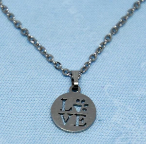 Anhänger auf Kette. Edelstahl Anhänger Liebe mit Pfote. Hund, Katze Schmuck - Bild 1 von 7