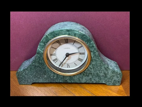 VINTAGE LINDEN MARBLED DESK/MANTEL CLOCK  9" X 5" X 1.5WIDE Cover