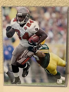 Carnell "Cadillac" Williams Tampa Bay Buccaneers Signed 8x10 Photo GAI - Picture 1 of 5