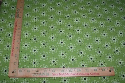 Tela Mod Geek Atoms Atmosphere Green Sarah Johnston Green Robert Kaufman Yd Foto 1 de 3