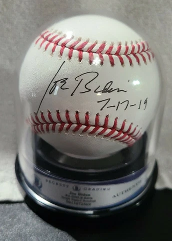 Joe Biden Signed Baseball Beckett #46 Encapsulated *Read description* Cover