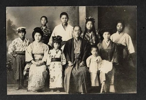 Original WW2 Japanese Family Photo Woman Child Kids Boy Girl Man Japan WWII - Photo 1/3