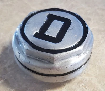 Tapa/tuerca de grasa de cubo de rueda roscada Durant M2 1928  Foto 1 de 4