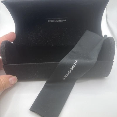 Estuche para gafas Dolce & Gabbana negro con paño de limpieza Foto 1 de 2