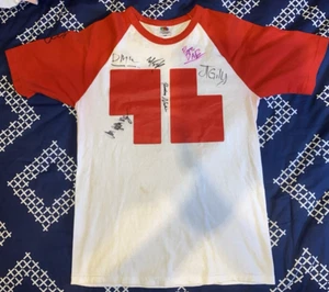 Pokémon Red's 96 Small Shirt Signed By Go YouTuber Mystic 7, Trainer Tips & More - Picture 1 of 11