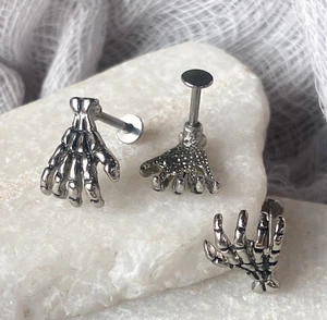 1pc Skull Hand Top 16g Labret Stud Lip Ear Cartilage Ring Body Piercing Jewelry - Picture 1 of 5
