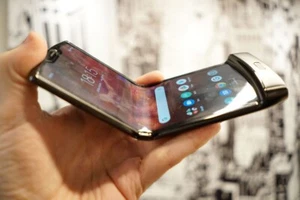 Motorola Samsung Razr 128GB Android 9 ***GARANZIA VALIDA ANCORA 12 MESI*** - Foto 1 di 1