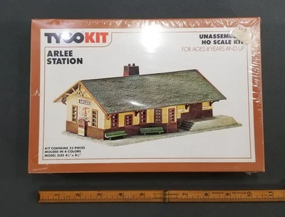 VTG HO SCALE TYCO MODEL KIT ARLEE STATION PLASTIC No 7761 SEALED - Image 1 of 4