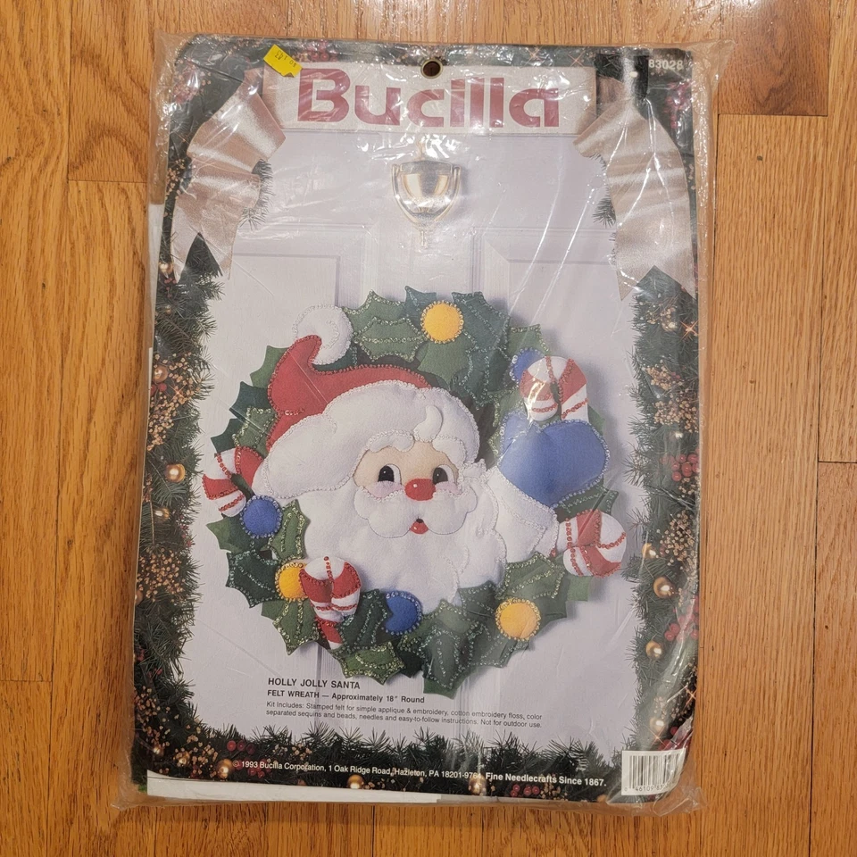 Vintage 1993 Bucilla 83028 Holly Jolly Santa 18" Felt Sequin Wreath Kit