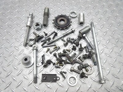 05-09 Suzuki SV650 SV650S 2006 tuercas diversas tornillos pernos herrajes Foto 1 de 4